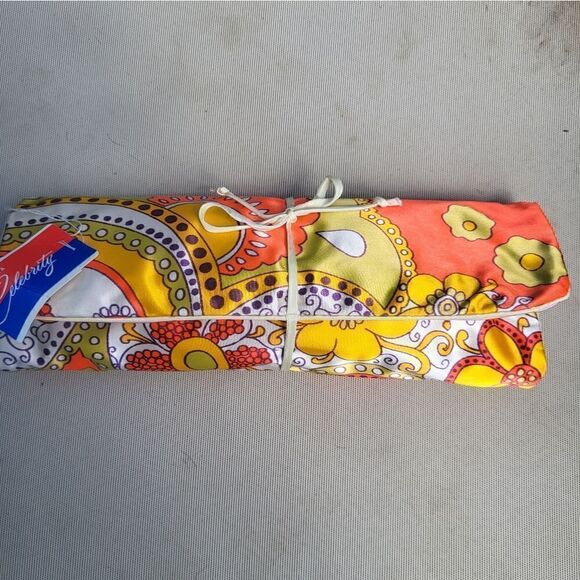 Vtg. Mint W/Tags & Original Products Included"Celebrity" Mod Toiletries Roll Bag - Picture 3 of 7